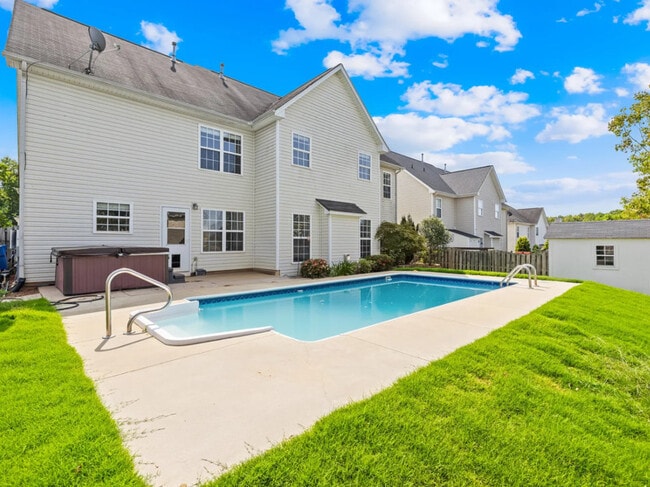 Building Photo - 135 Elba Dr