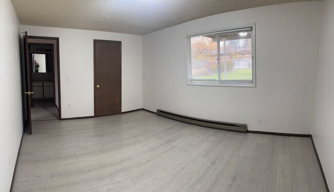 Building Photo - 1362