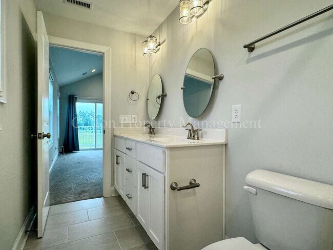 Building Photo - 2BR/2.5BA townhome in River Lights Communi...