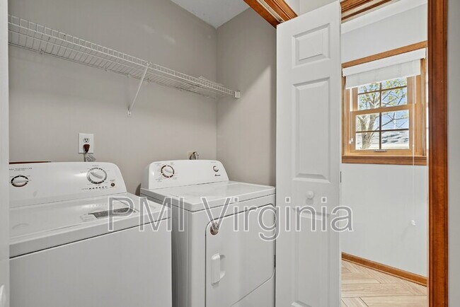 Building Photo - 932 Nugent Dr