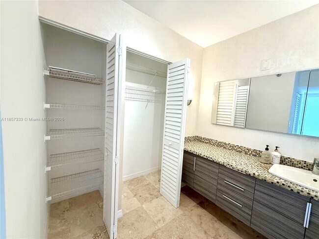 Building Photo - 20505 E Country Club Dr