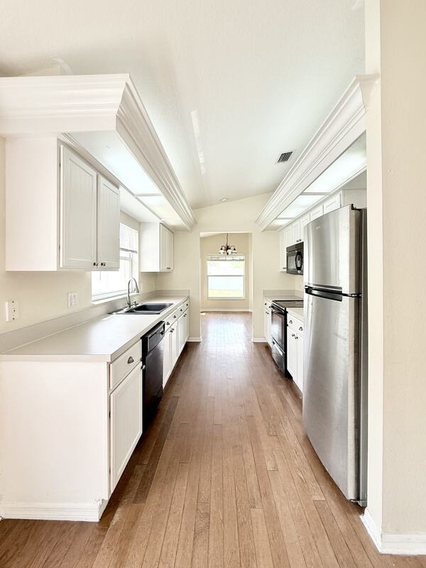 Building Photo - 27519 Sky Lake Cir