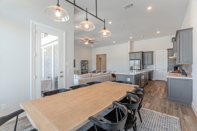 Building Photo - 25018 Pavonia Lake Ln