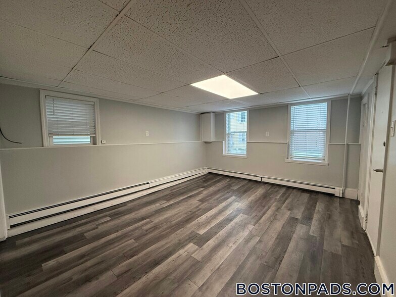 Building Photo - 126 Leyden St