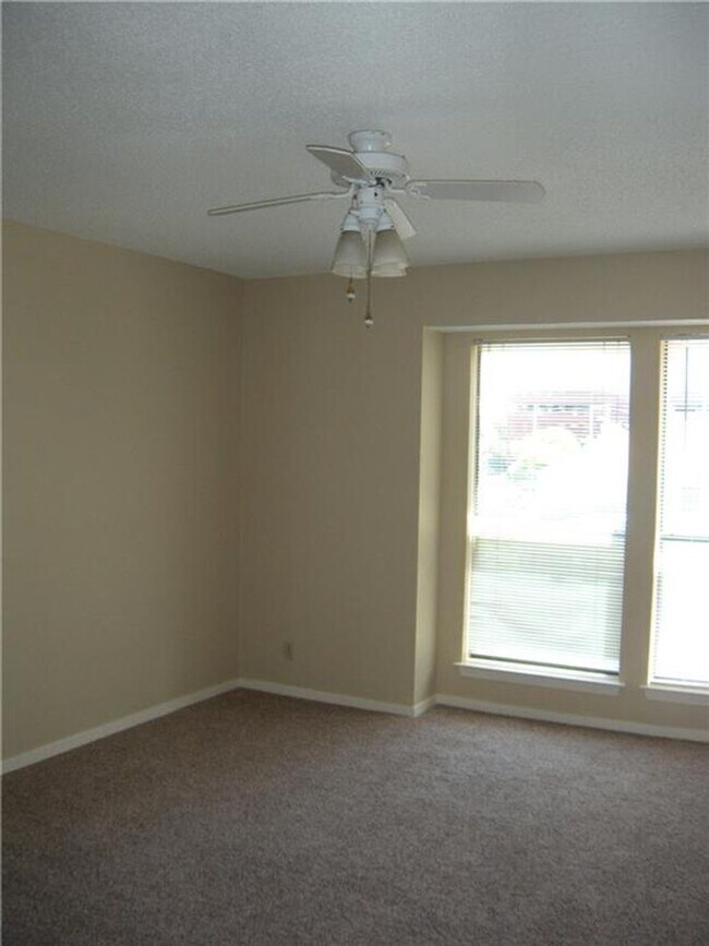 Building Photo - K036 - Palmetto #302