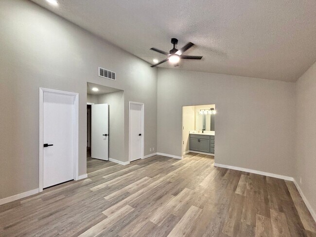 Building Photo - Windcrest Beauty for Rent!