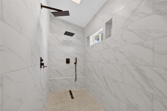 Building Photo - 15047 Woodbury Rd