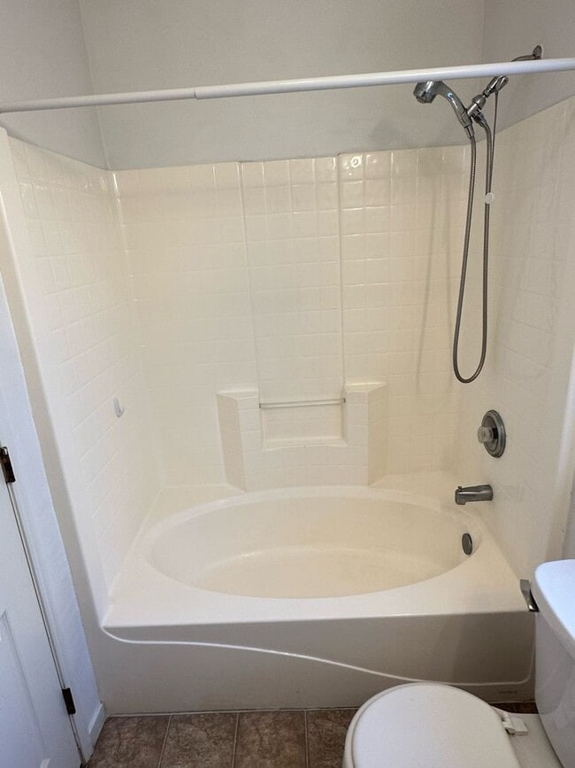 Building Photo - 1724 E Country Ct