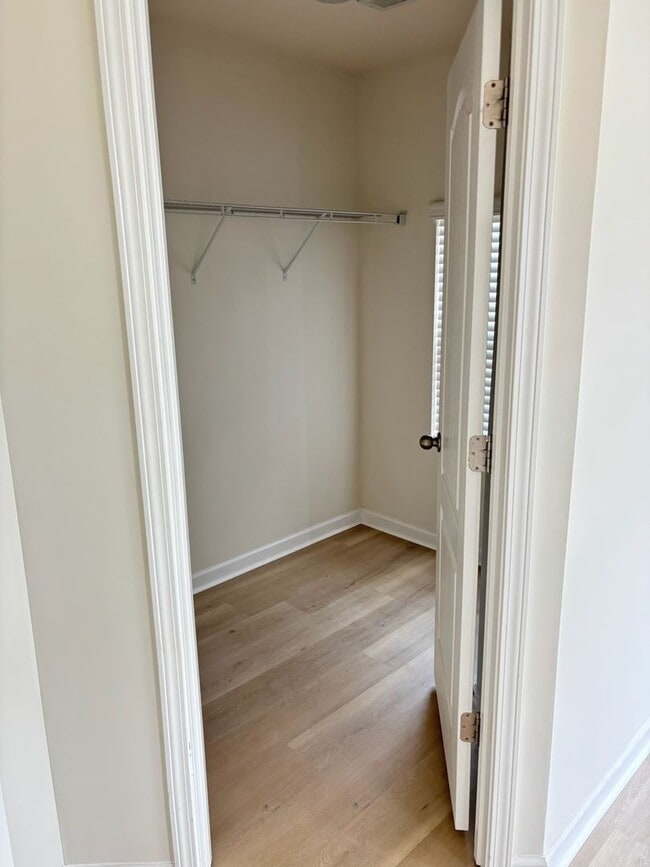 Building Photo - Renovated 3Bd, 2.5Ba End Unit Lake Norman Townhome with Fenced-in Yard and 1 Car Garage Coming Soon