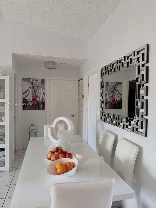 Building Photo - 10017 W Okeechobee Rd