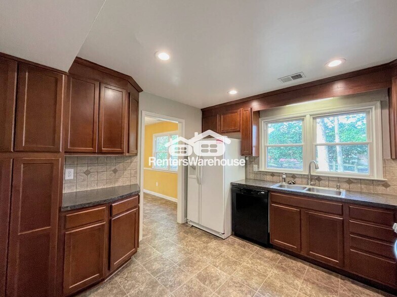 Building Photo - 6344 Chestnut Hill Rd