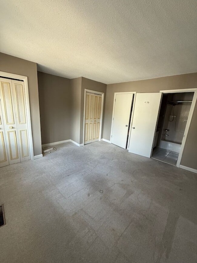 Building Photo - 2 Bedroom / 2 Bathroom @ Surf Court