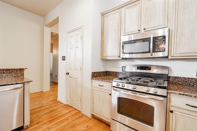 Building Photo - 1875 Crestlake Dr