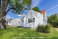 Building Photo - 125 Swallow Dr