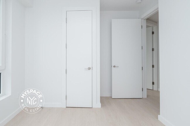 Building Photo - 280 Meeker Ave