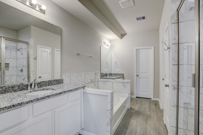 Building Photo - 725 W Foley St