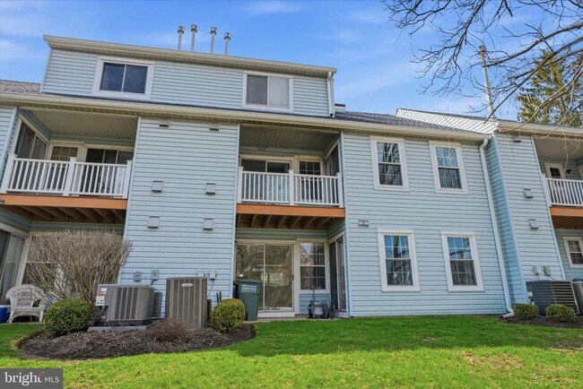 Building Photo - 496 Revere Dr