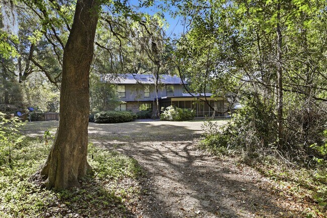 Building Photo - 4 Bedroom, 3 Bath House on 1 Acre in Fox Grove