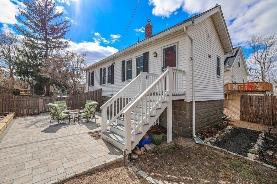 Building Photo - 158 Durnell Ave