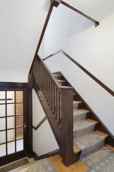 Building Photo - 5746 N Maplewood Ave