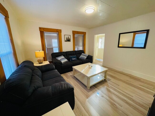 Building Photo - 17 Arch St