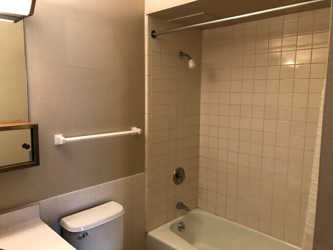 Building Photo - Spacious 1 bedroom plus den.