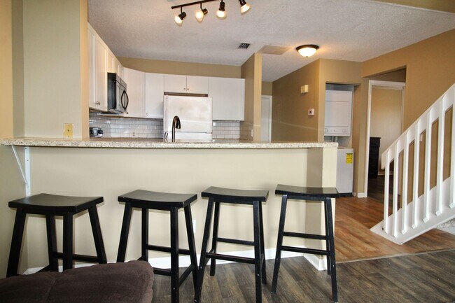 Building Photo - 1342 Hunters Rd