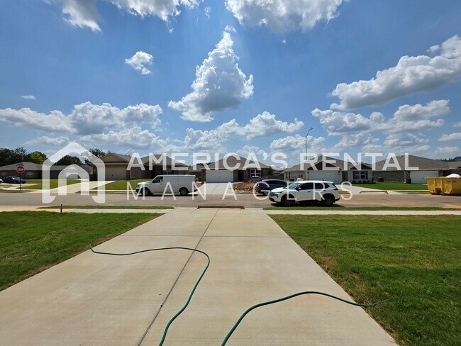 Building Photo - 127 Jonboy Ave