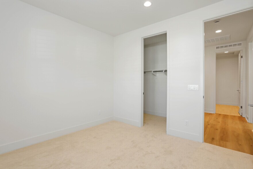 Building Photo - 3133 Smith Pl