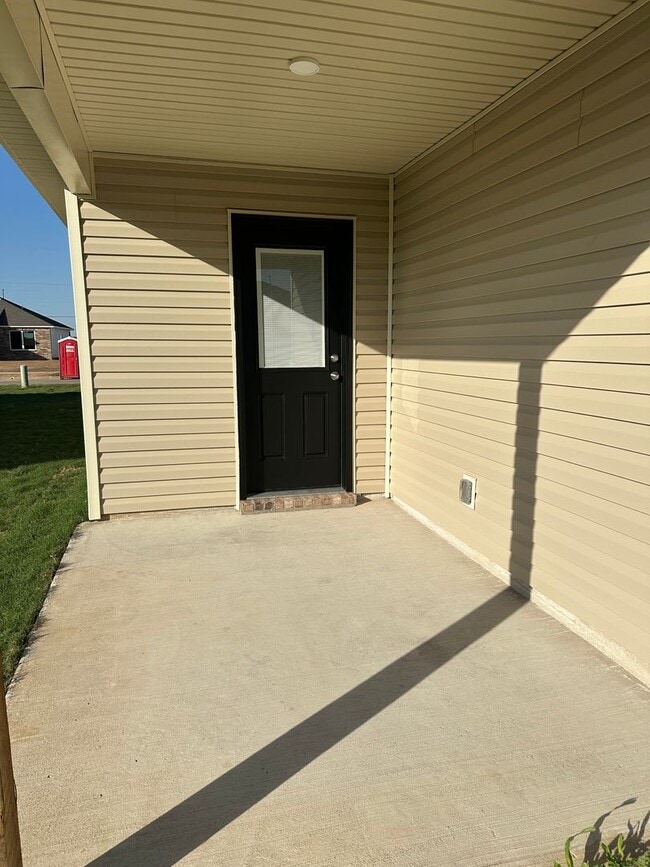 Building Photo - Brand-new 3 bedroom, 2 bath home located i...