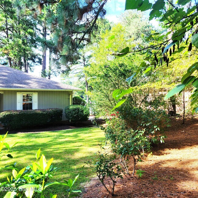 Building Photo - 62 Pine Ridge Dr