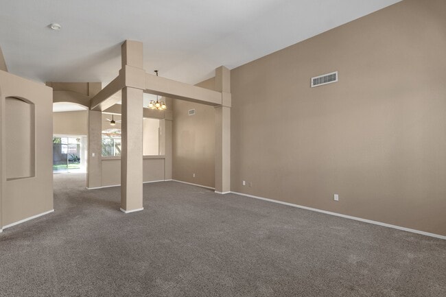 Building Photo - 647 W Fremont Dr