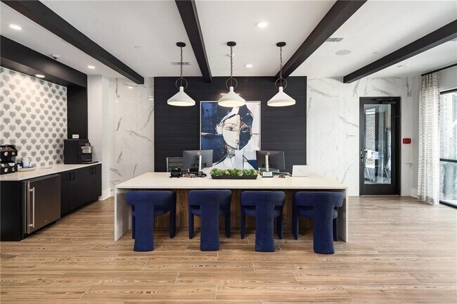 Building Photo - 501 W Waugh St