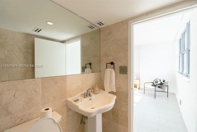 Building Photo - 9225 Collins Ave