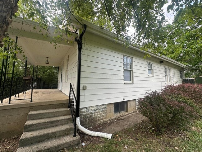 Building Photo - 378 S Wheatland Ave