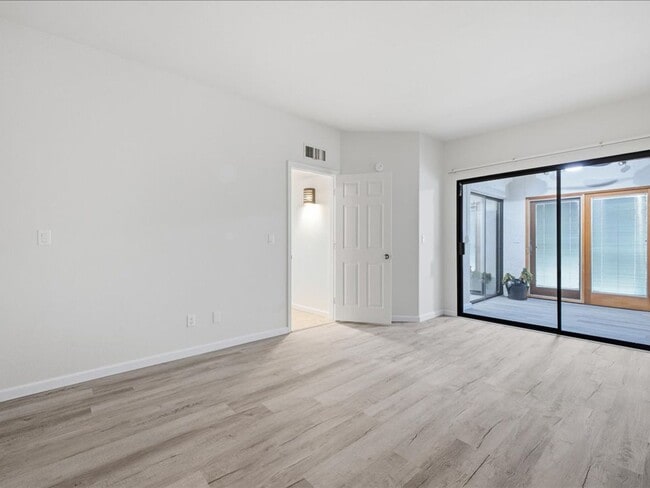 Building Photo - 10111 Spyglass