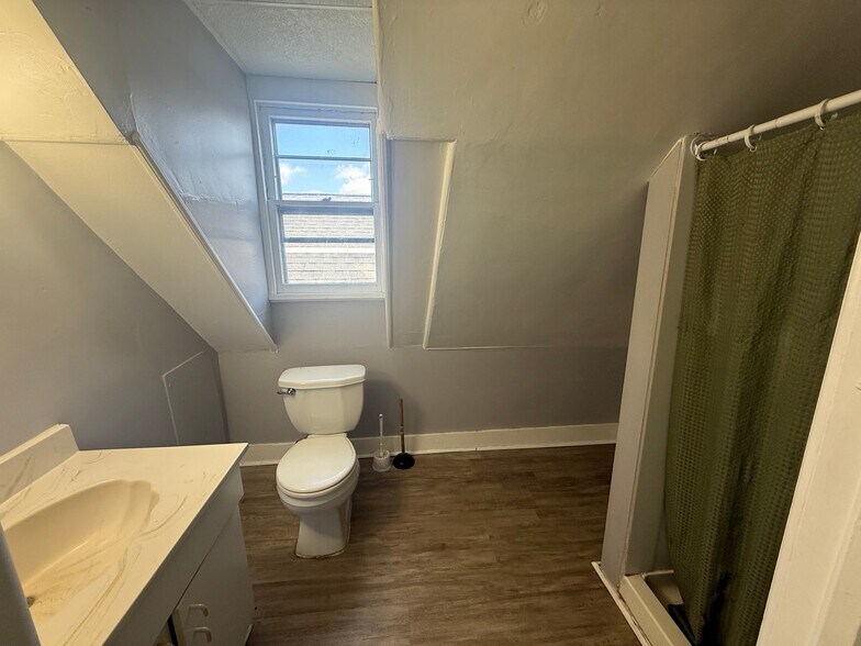 Building Photo - 7 Balsam Ave