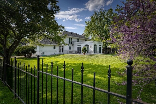 Building Photo - 5721 Londonderry Rd