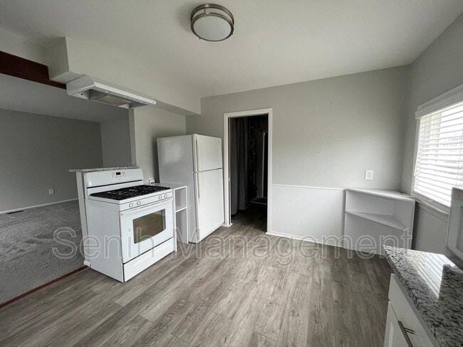 Building Photo - 3302 Greenfield Rd