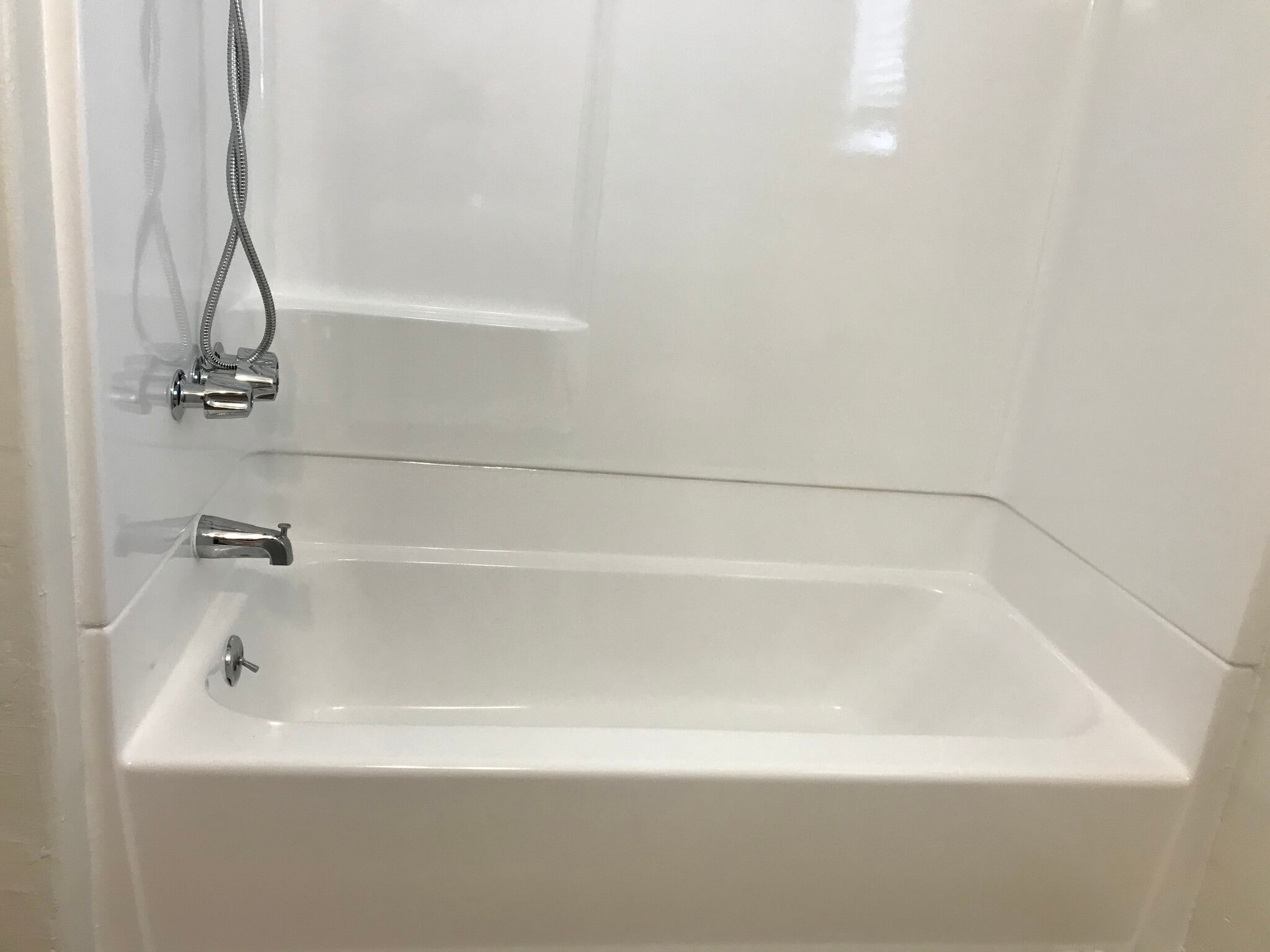 Bathtub - 756 Sunset Blvd