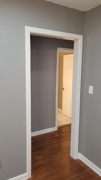 Hallway to bedrooms and bathroom - 508 Truman St