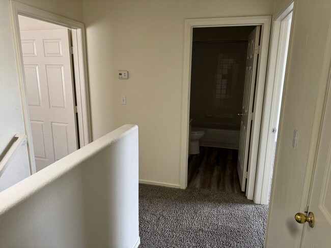 Building Photo - Awesome Three bedroom 2 1/2 townhouse in a...