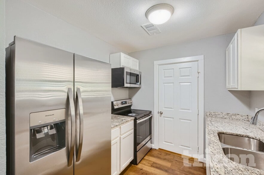 Building Photo - 306 Lakey Rd