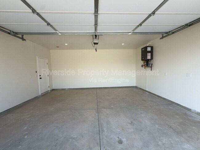 Building Photo - 7893 Mango Ave
