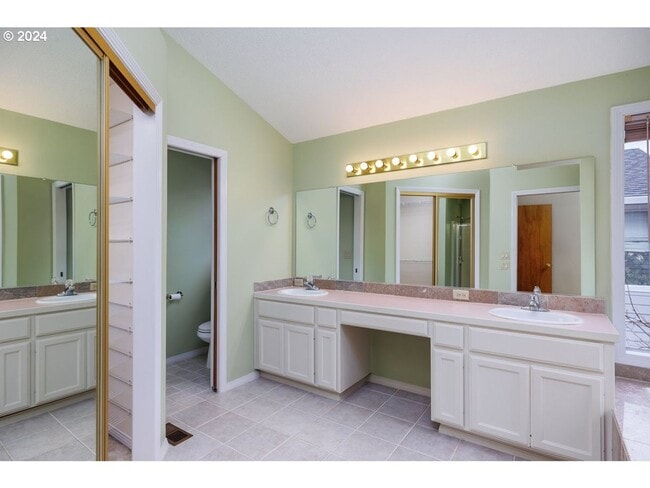 Building Photo - Bright, Open Living with Vaulted Ceilings ...
