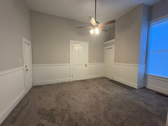 Building Photo - 384 Spring St