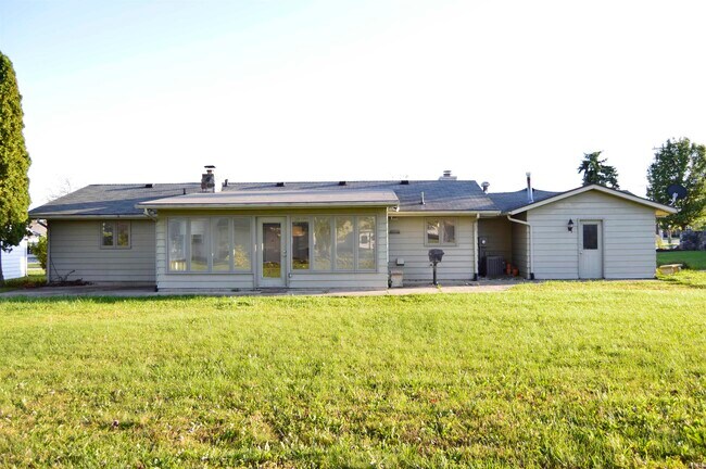 Building Photo - 805 Candlewood Way