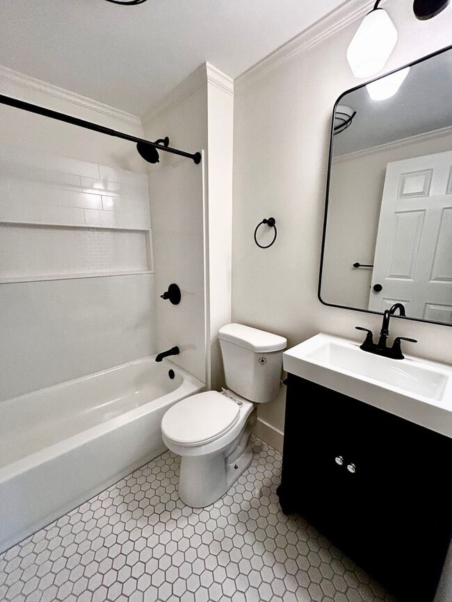 Building Photo - Newly remodeled 3 bedroom, 2 bath home for...