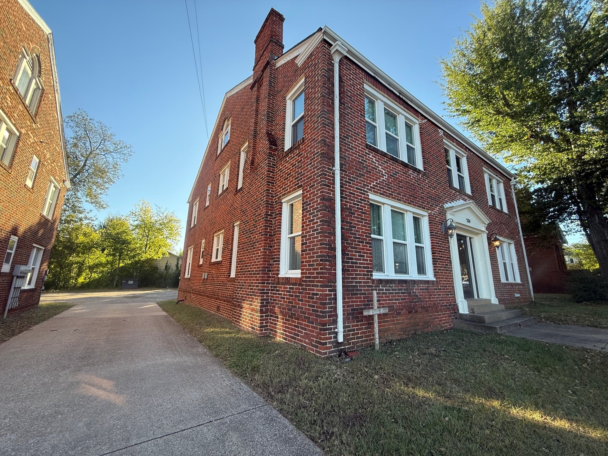 Building Photo - 524 S Fannin Ave