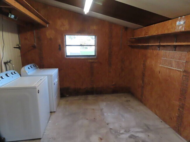 Building Photo - 1061 Quail Dr